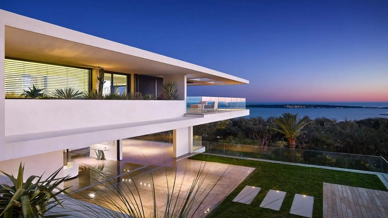 Gungor V Villa Cannes